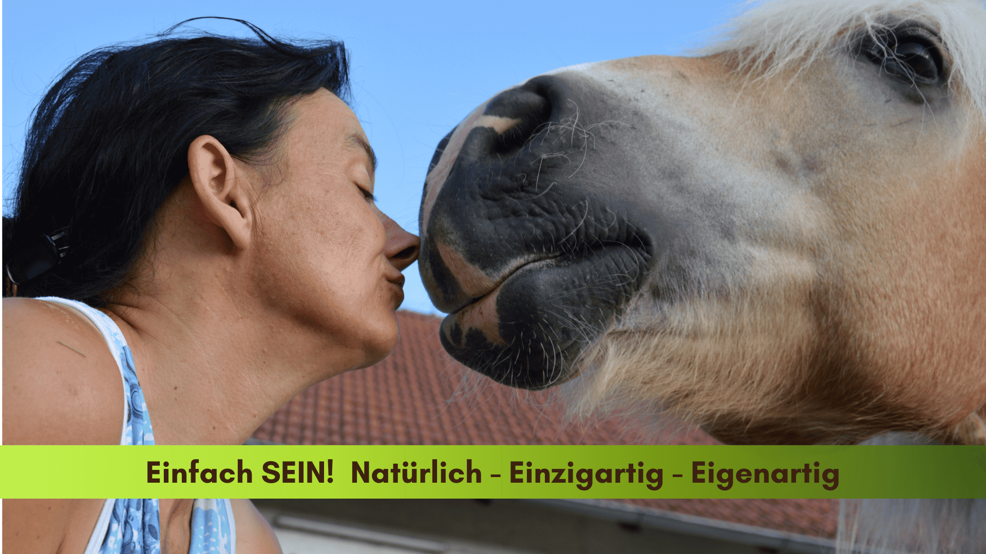 Marianne Nase an Nase mit dem Haflinger