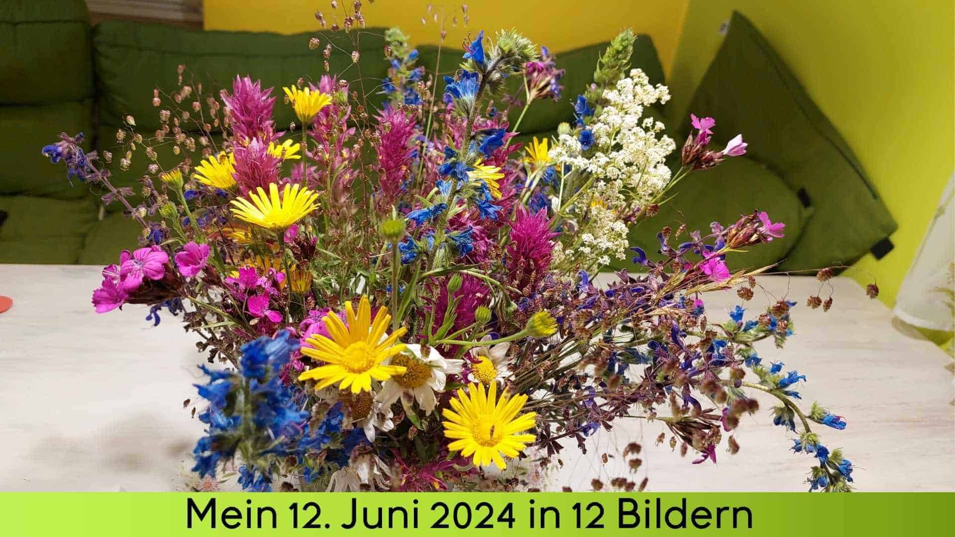 Ein bunter Wildblumenstrauß in einer Vase auf dem Küchentisch